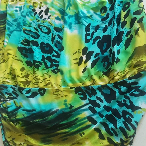 Size Large NWT Womens' Top - Picture 3 of 4